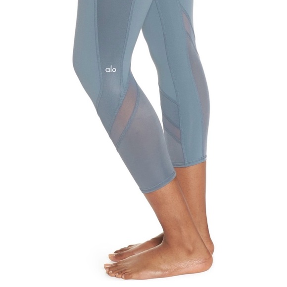 NWT Alo Elevate High Waisted Capri Leggings in Concrete, Size L - Picture 4 of 10